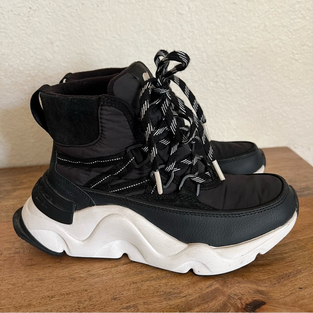 Sorel Kinetic Rnegd Conquest Black & White Sneakers Size 5